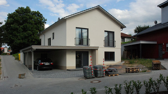 Haus J in Gau-Algesheim | Wohnhausneubau in Holzrahmenbauweise mit massivem Keller und Garage